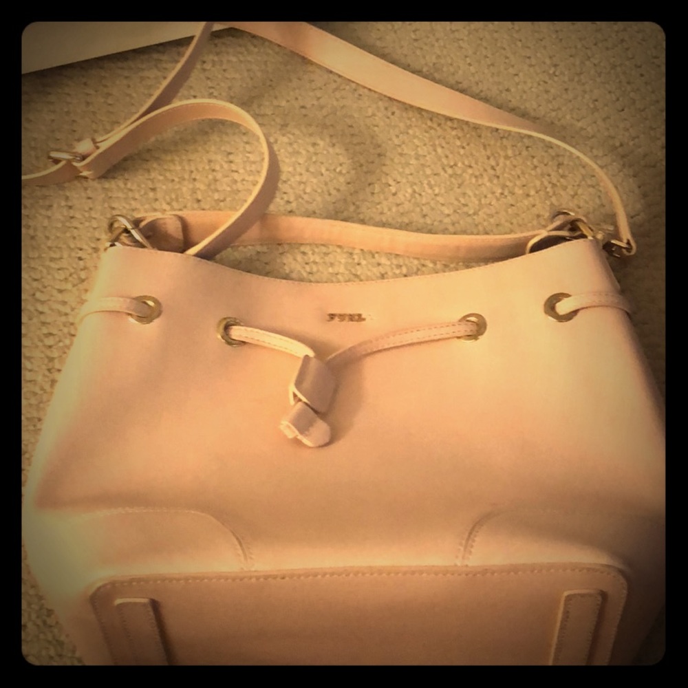FURL SHOULDER BAG